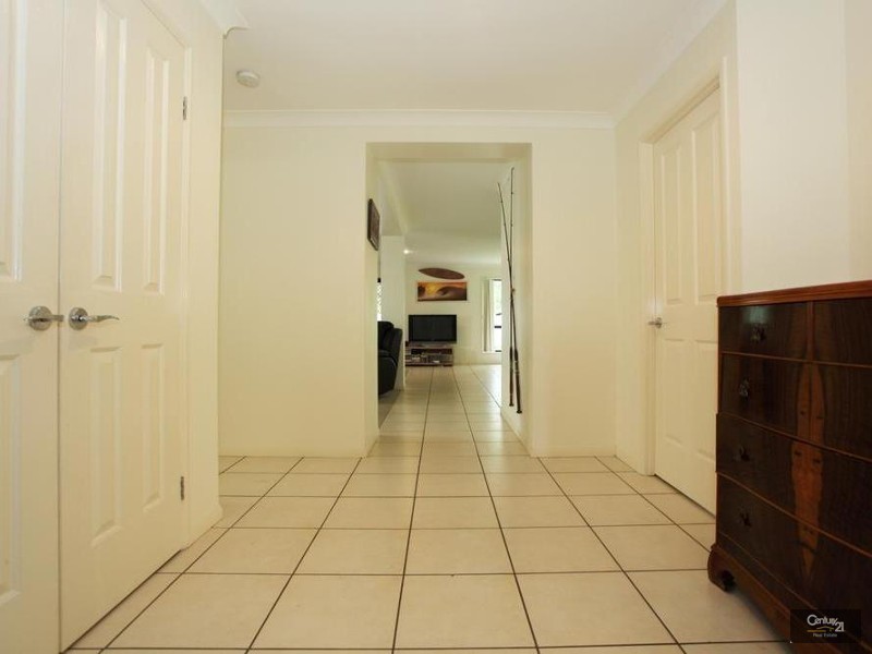 8 Veerings Crescent, Twin Waters QLD 4564