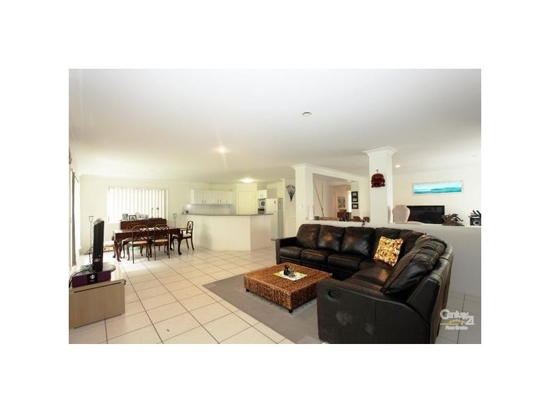 8 Veerings Cresent, Twin Waters QLD 4564