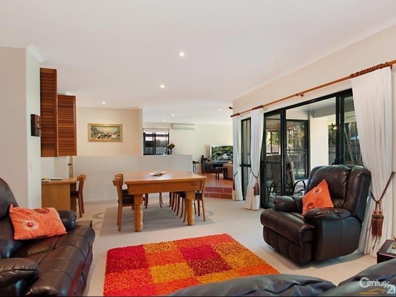 8 Fantail Place, Twin Waters QLD 4564