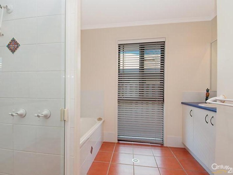 8 Fantail Place, Twin Waters QLD 4564