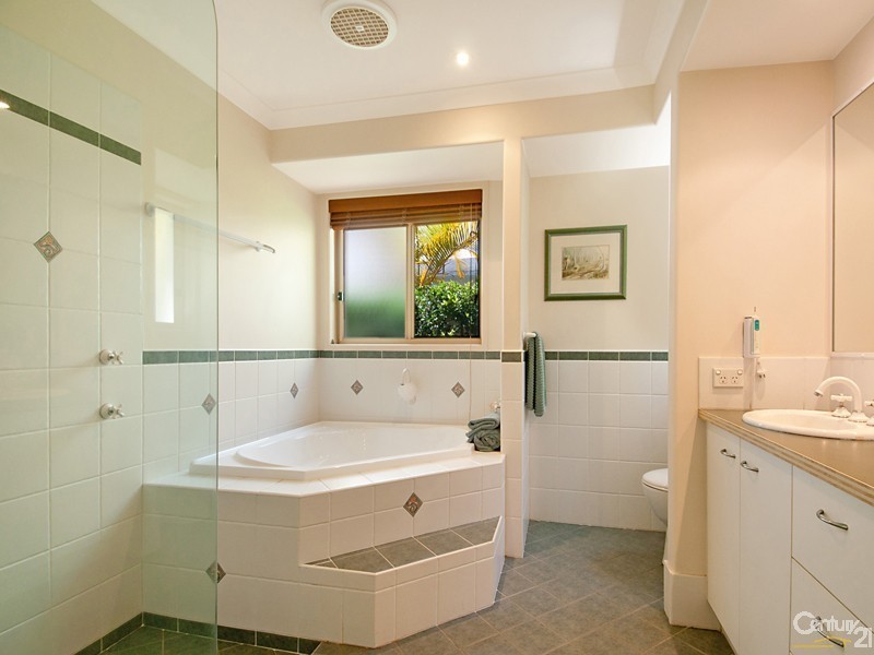 18 Wattlebird Drive, Twin Waters QLD 4564