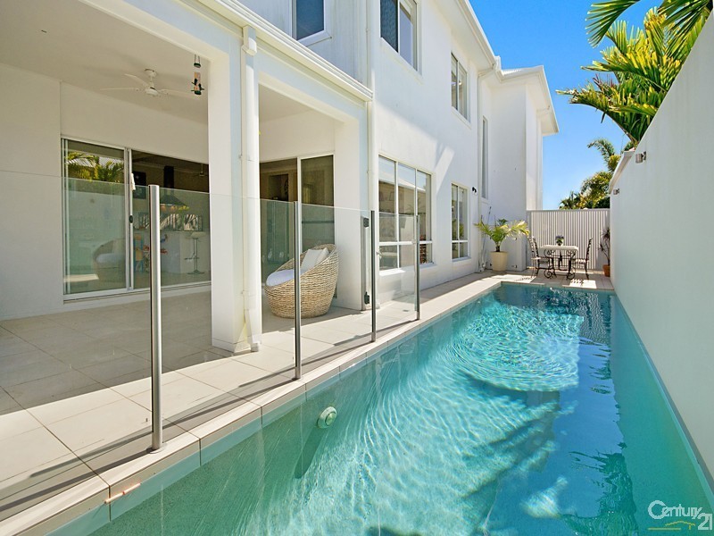 8 Seahorse Drive, Twin Waters QLD 4564