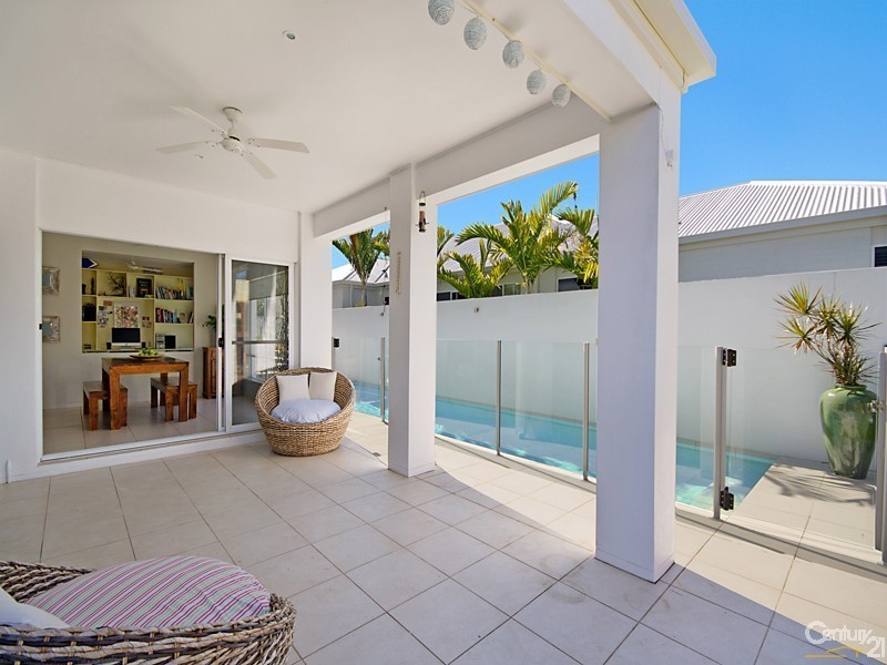 8 Seahorse Drive, Twin Waters QLD 4564