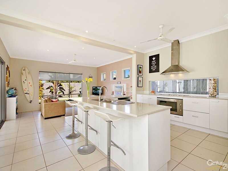 8 Seahorse Drive, Twin Waters QLD 4564