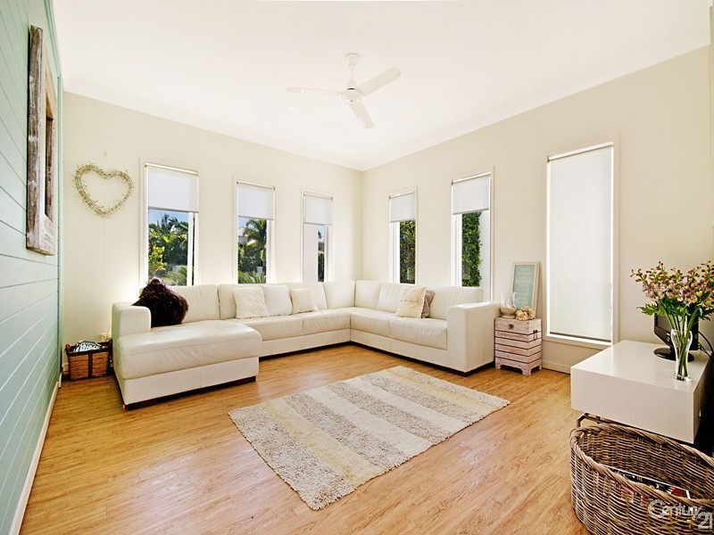 8 Seahorse Drive, Twin Waters QLD 4564