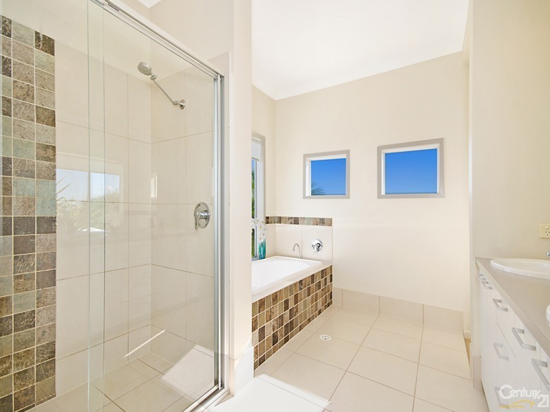 8 Seahorse Drive, Twin Waters QLD 4564