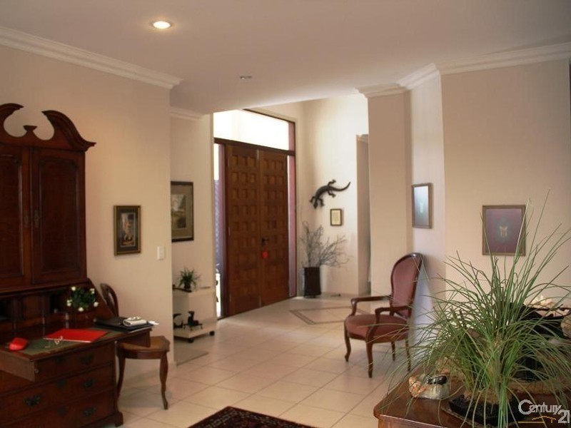 32 Baker-Finch Place, Twin Waters QLD 4564