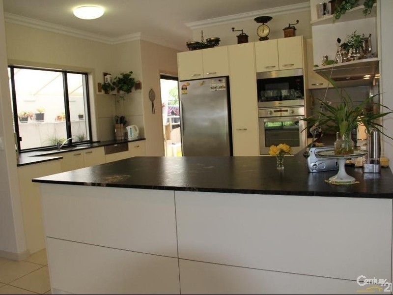 32 Baker-Finch Place, Twin Waters QLD 4564