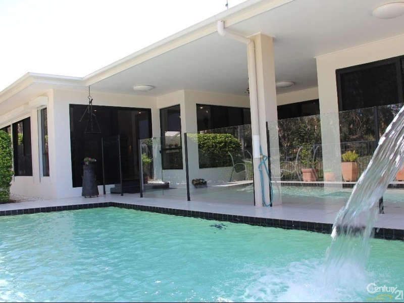 32 Baker-Finch Place, Twin Waters QLD 4564