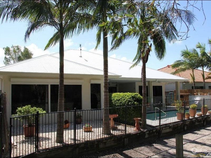 32 Baker-Finch Place, Twin Waters QLD 4564