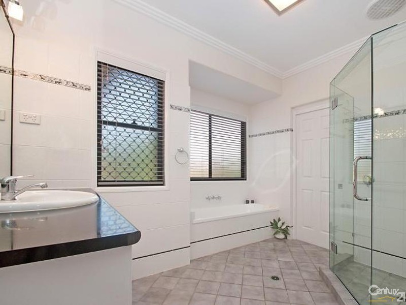 8 Esperance Drive, Twin Waters QLD 4564