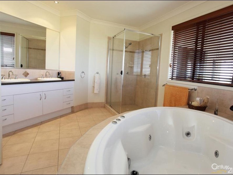 41 Moorings Circuit, Twin Waters QLD 4564