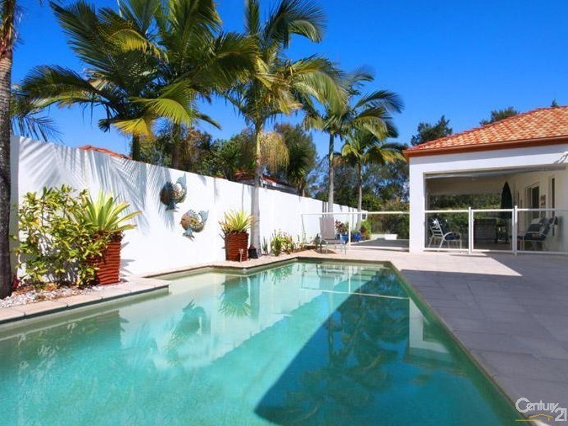 2 Mainsail Place, Twin Waters QLD 4564