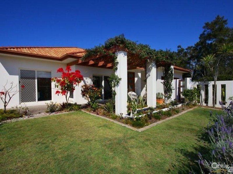 2 Mainsail Place, Twin Waters QLD 4564