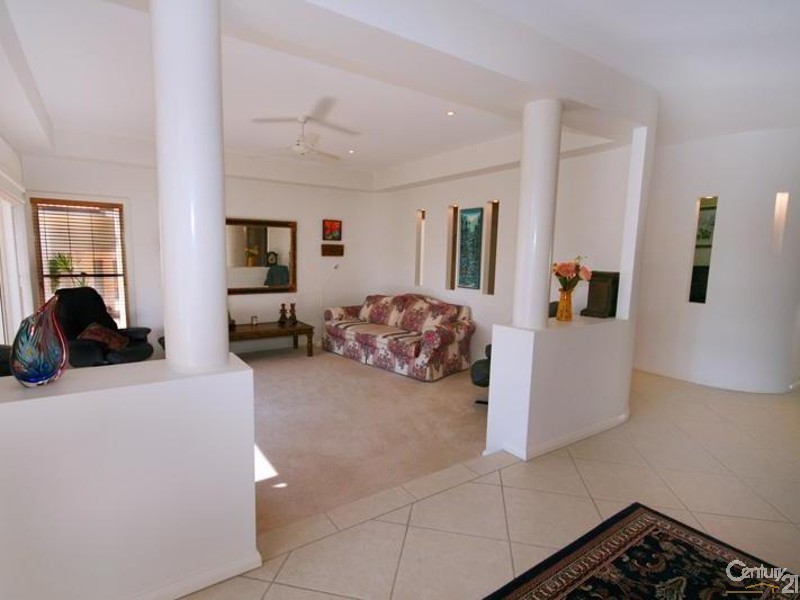 2 Mainsail Place, Twin Waters QLD 4564