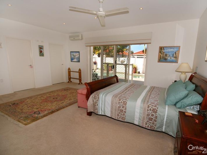 2 Mainsail Place, Twin Waters QLD 4564