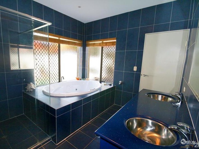 2 Mainsail Place, Twin Waters QLD 4564