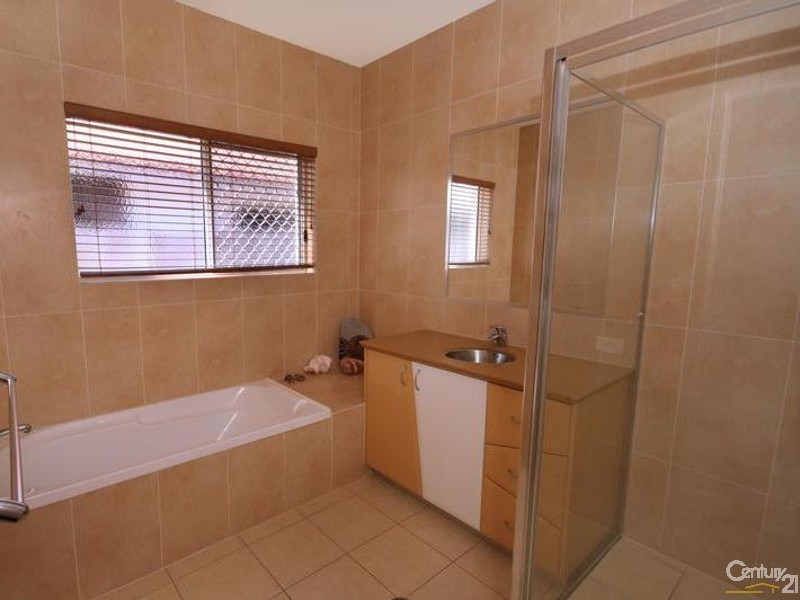 2 Mainsail Place, Twin Waters QLD 4564