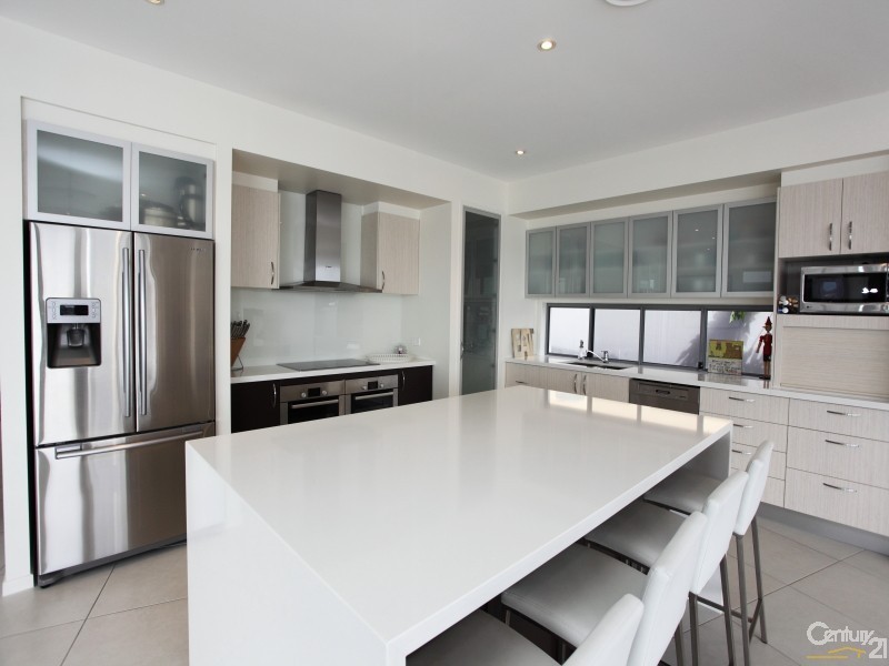 12 Waterfront Court, Twin Waters QLD 4564