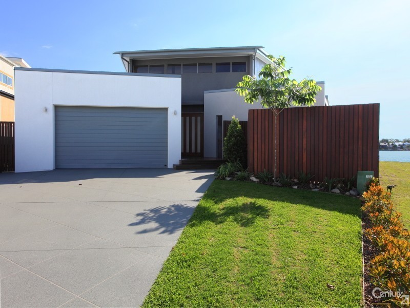 12 Waterfront Court, Twin Waters QLD 4564