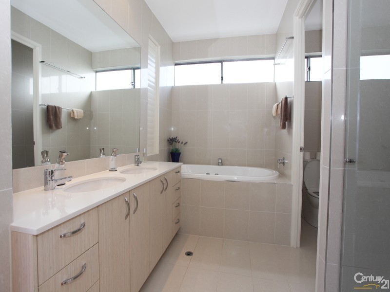 12 Waterfront Court, Twin Waters QLD 4564