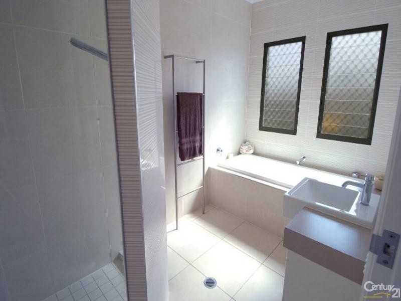 35 Moorings Circuit, Twin Waters QLD 4564