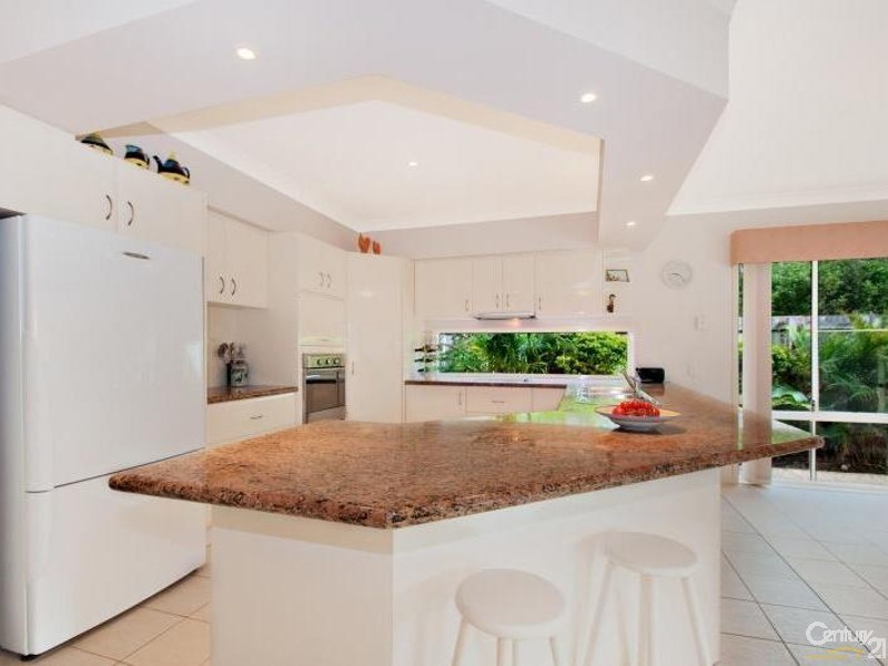 2 Quay Court, Twin Waters QLD 4564