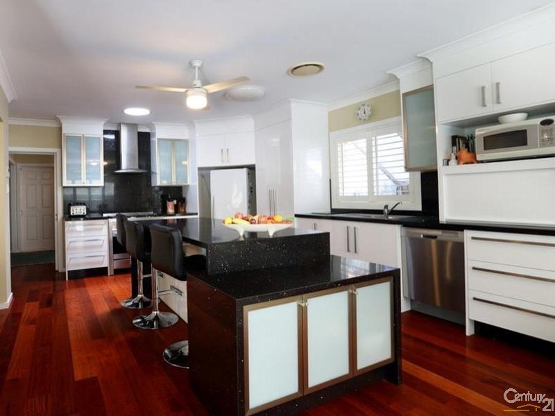 18 Friarbird Place, Twin Waters QLD 4564