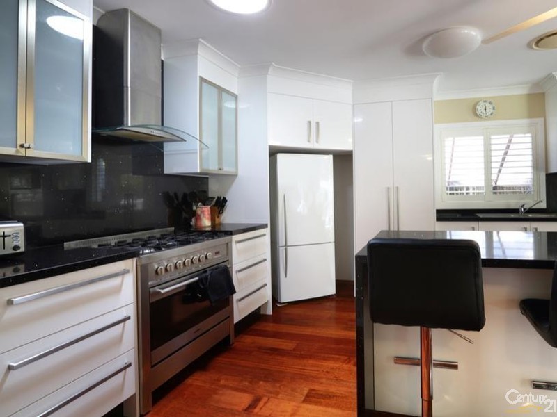 18 Friarbird Place, Twin Waters QLD 4564