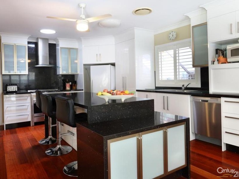 18 Friarbird Place, Twin Waters QLD 4564