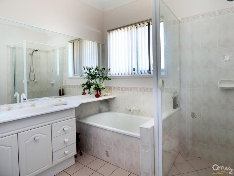 18 Friarbird Place, Twin Waters QLD 4564