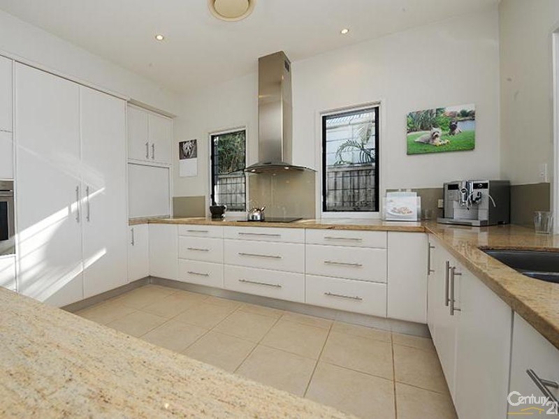 19 Karinya Place, Twin Waters QLD 4564