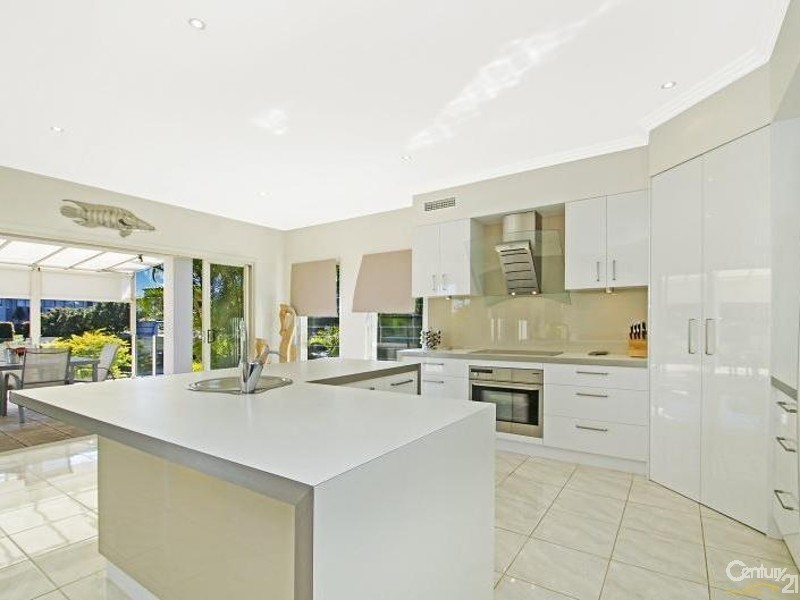 2 Waterfront Court, Twin Waters QLD 4564