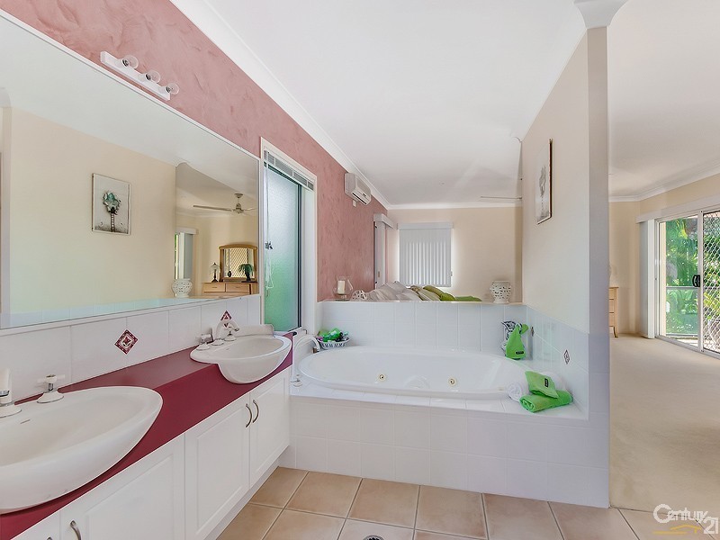 5 Mainsail Place, Twin Waters QLD 4564