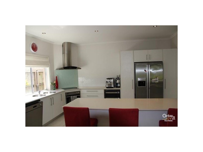 8 Oyster Court, Twin Waters QLD 4564