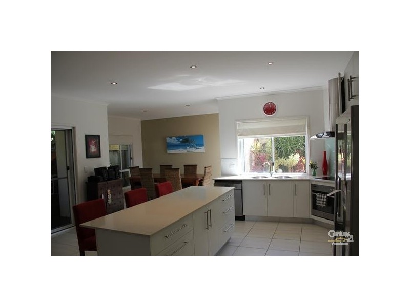 8 Oyster Court, Twin Waters QLD 4564