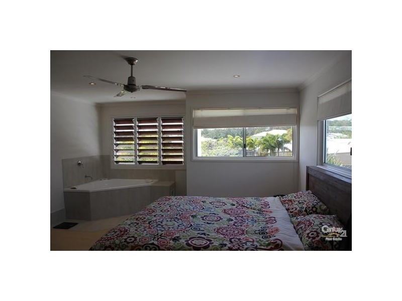 8 Oyster Court, Twin Waters QLD 4564