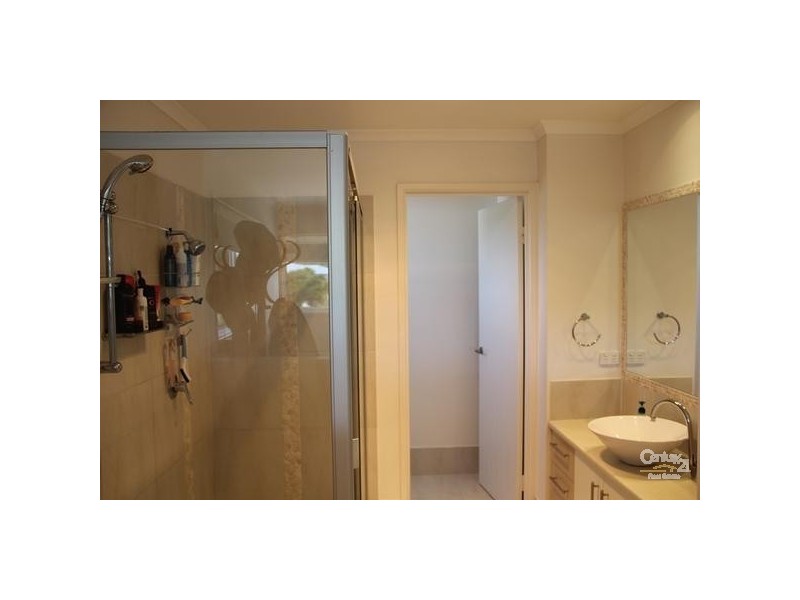 8 Oyster Court, Twin Waters QLD 4564