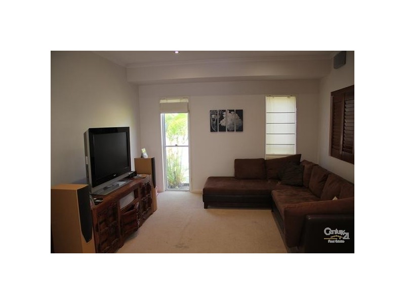 8 Oyster Court, Twin Waters QLD 4564