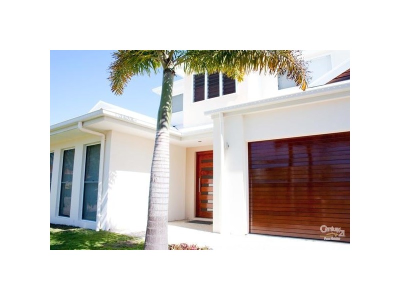 8 Oyster Court, Twin Waters QLD 4564