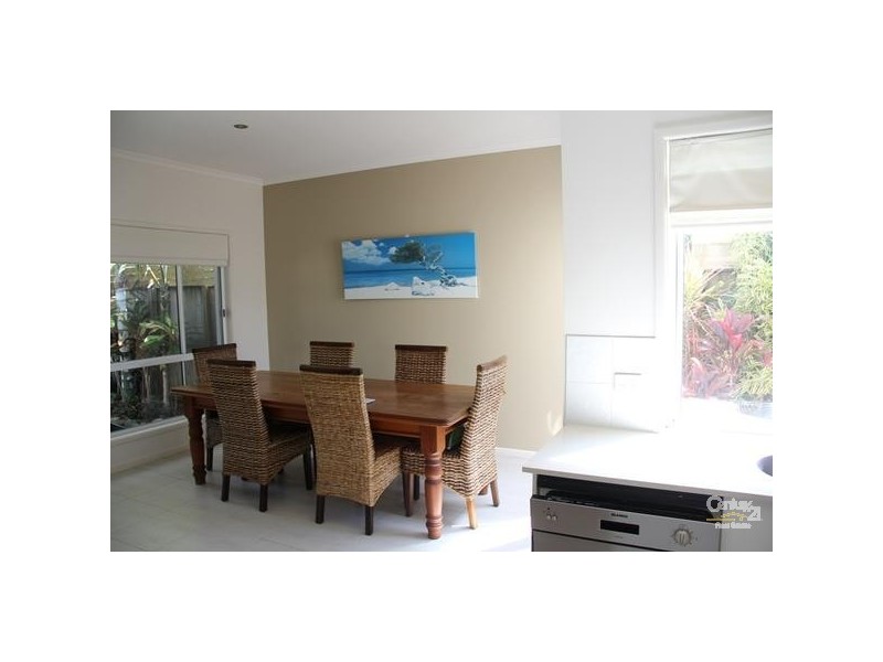 8 Oyster Court, Twin Waters QLD 4564