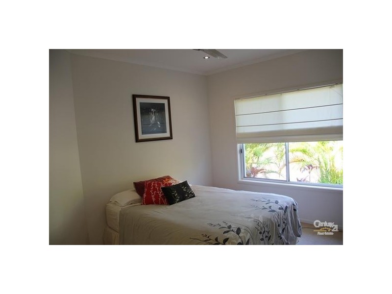 8 Oyster Court, Twin Waters QLD 4564