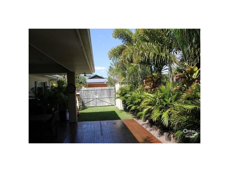 8 Oyster Court, Twin Waters QLD 4564