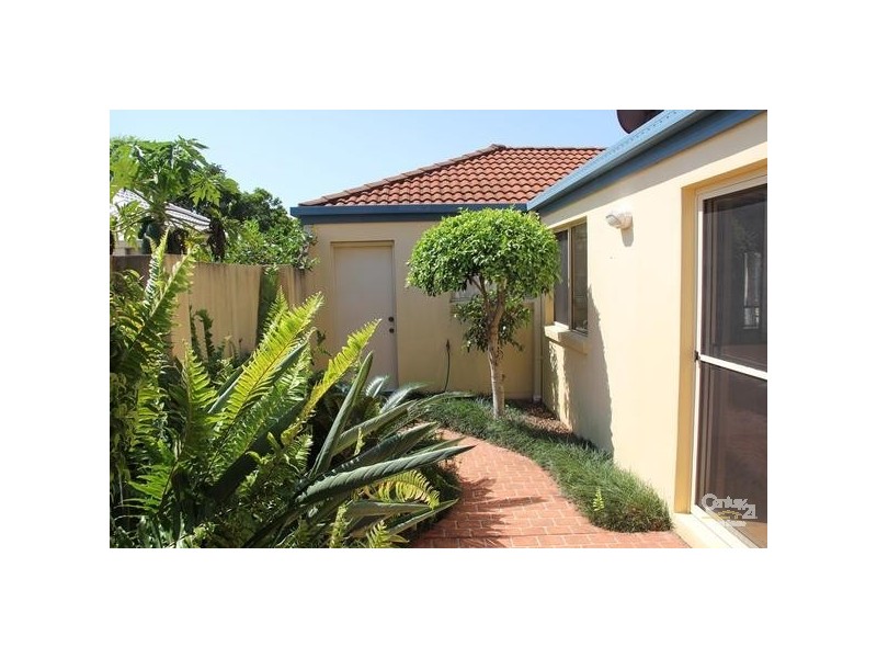 8 Watergum Place, Twin Waters QLD 4564