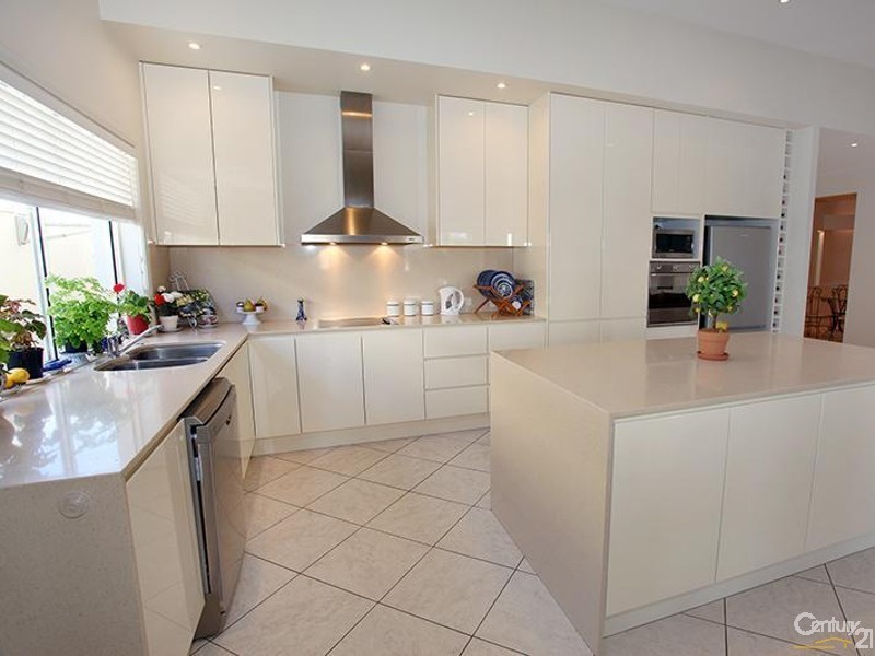 6 Mizzen Place, Twin Waters QLD 4564