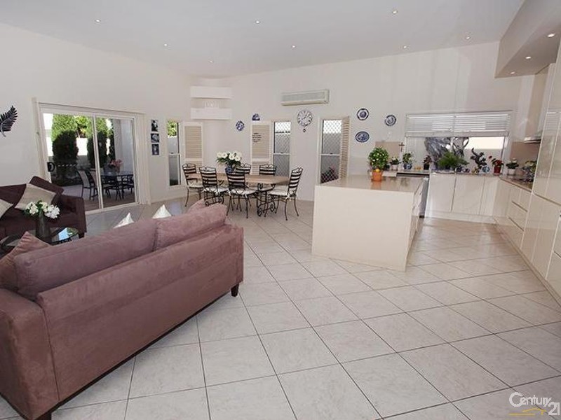 6 Mizzen Place, Twin Waters QLD 4564