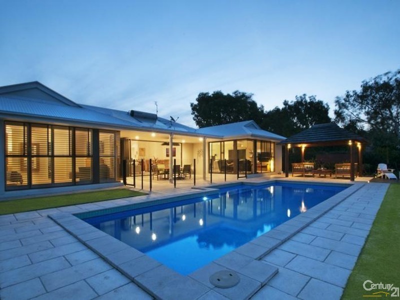 8 Mizzen Place, Twin Waters QLD 4564