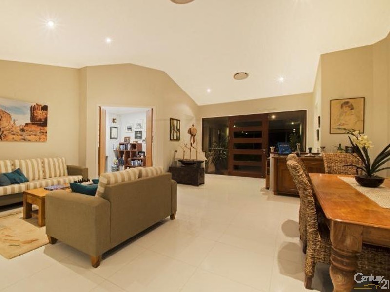 8 Mizzen Place, Twin Waters QLD 4564