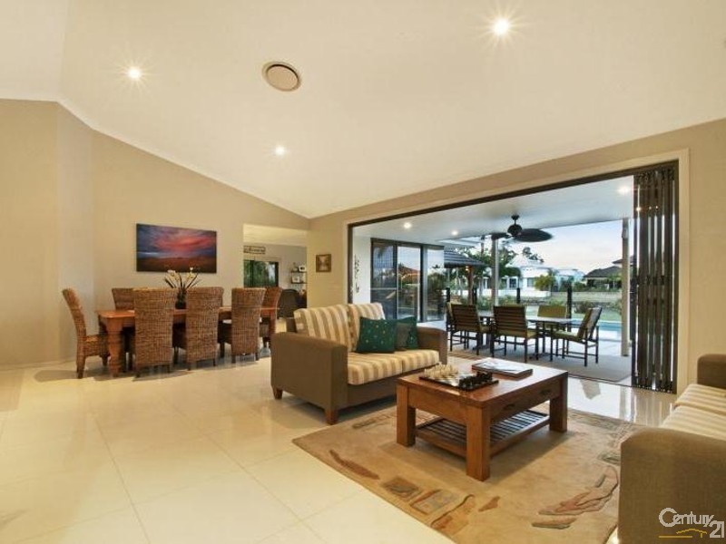 8 Mizzen Place, Twin Waters QLD 4564