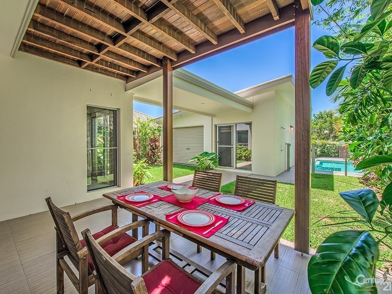 27a North Beach Place, Mudjimba QLD 4564